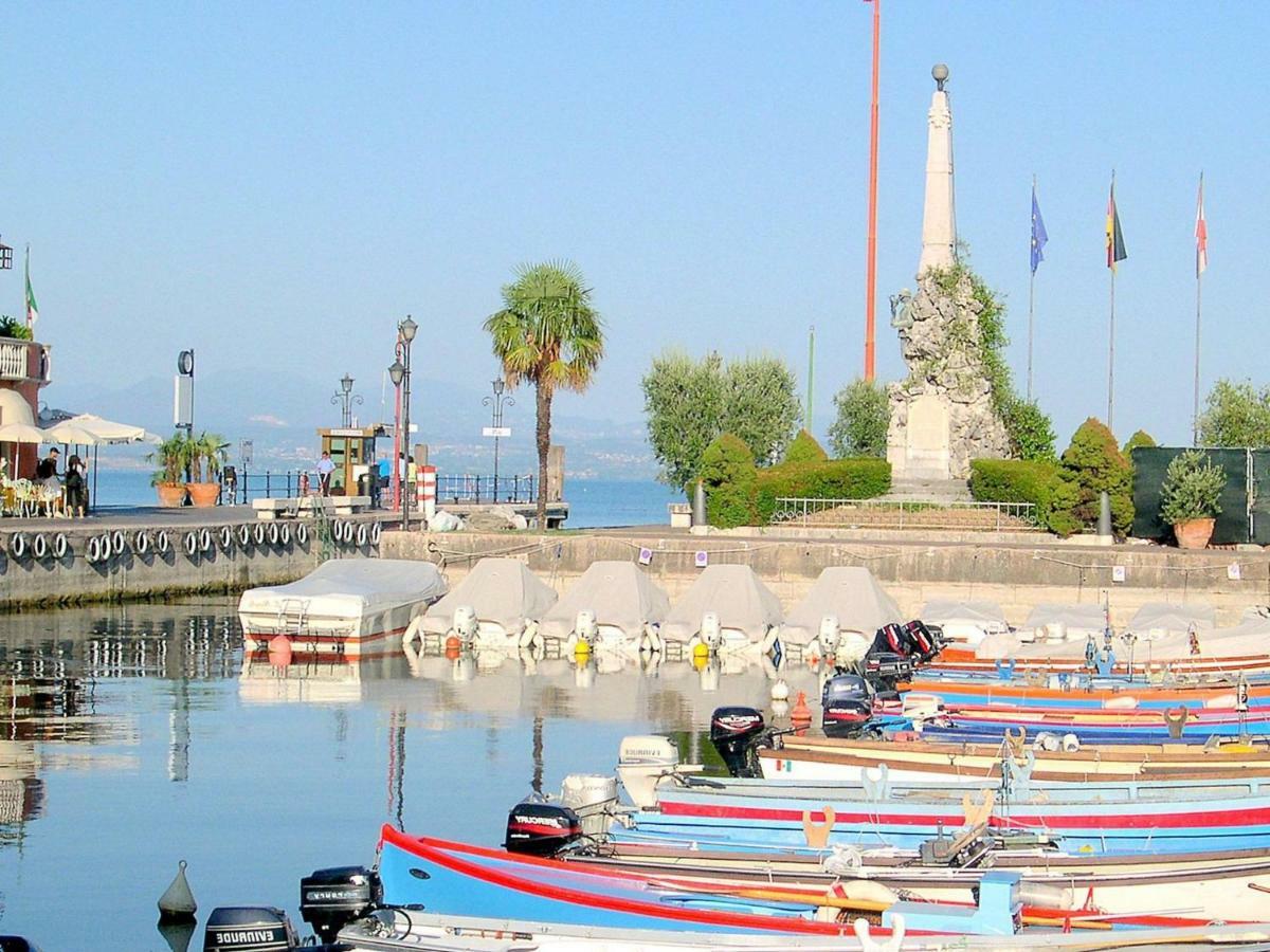 Small Residence Of Only 18 Apartments With Swimming Pool Lazise Eksteriør bilde
