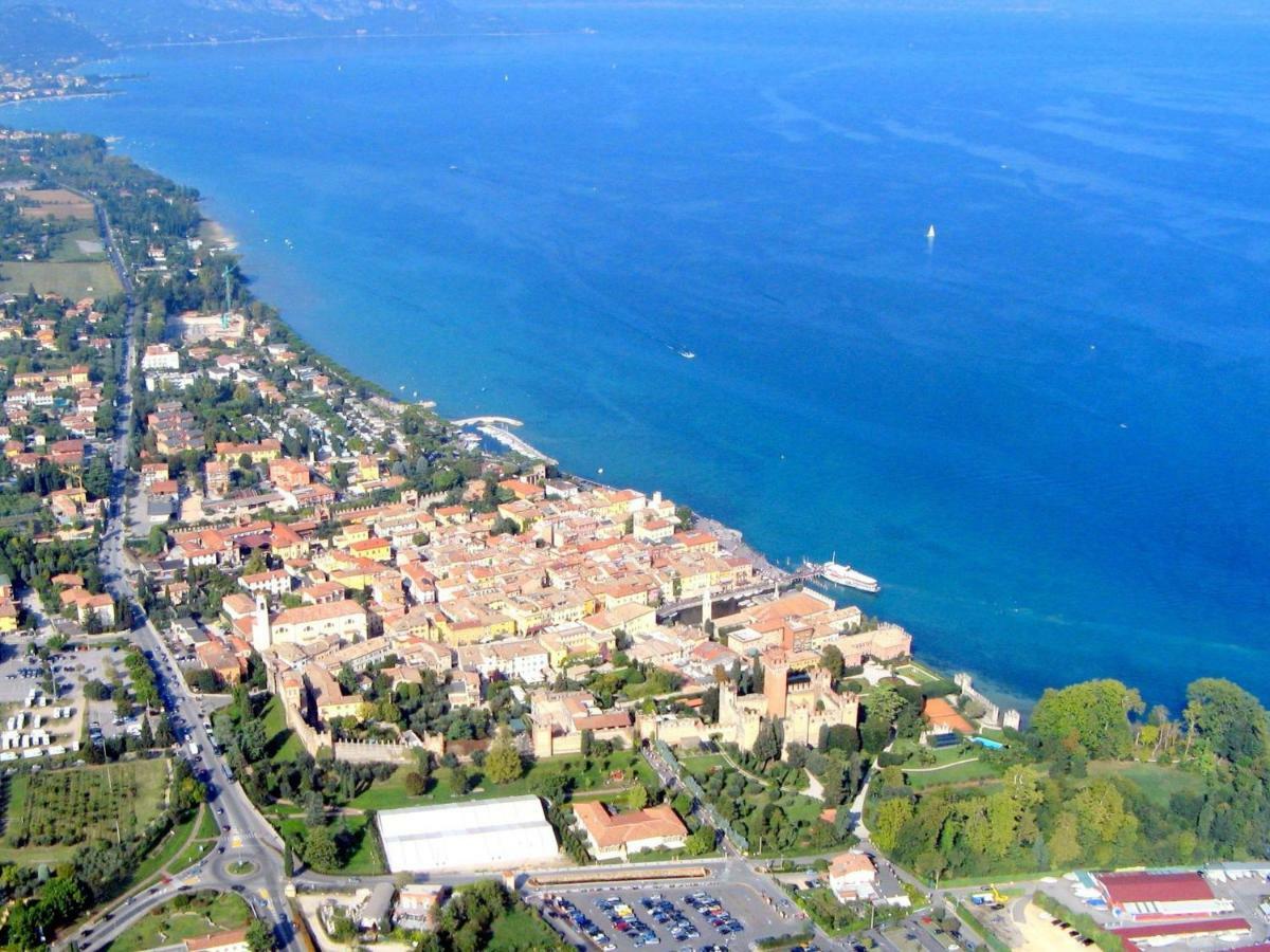 Small Residence Of Only 18 Apartments With Swimming Pool Lazise Eksteriør bilde