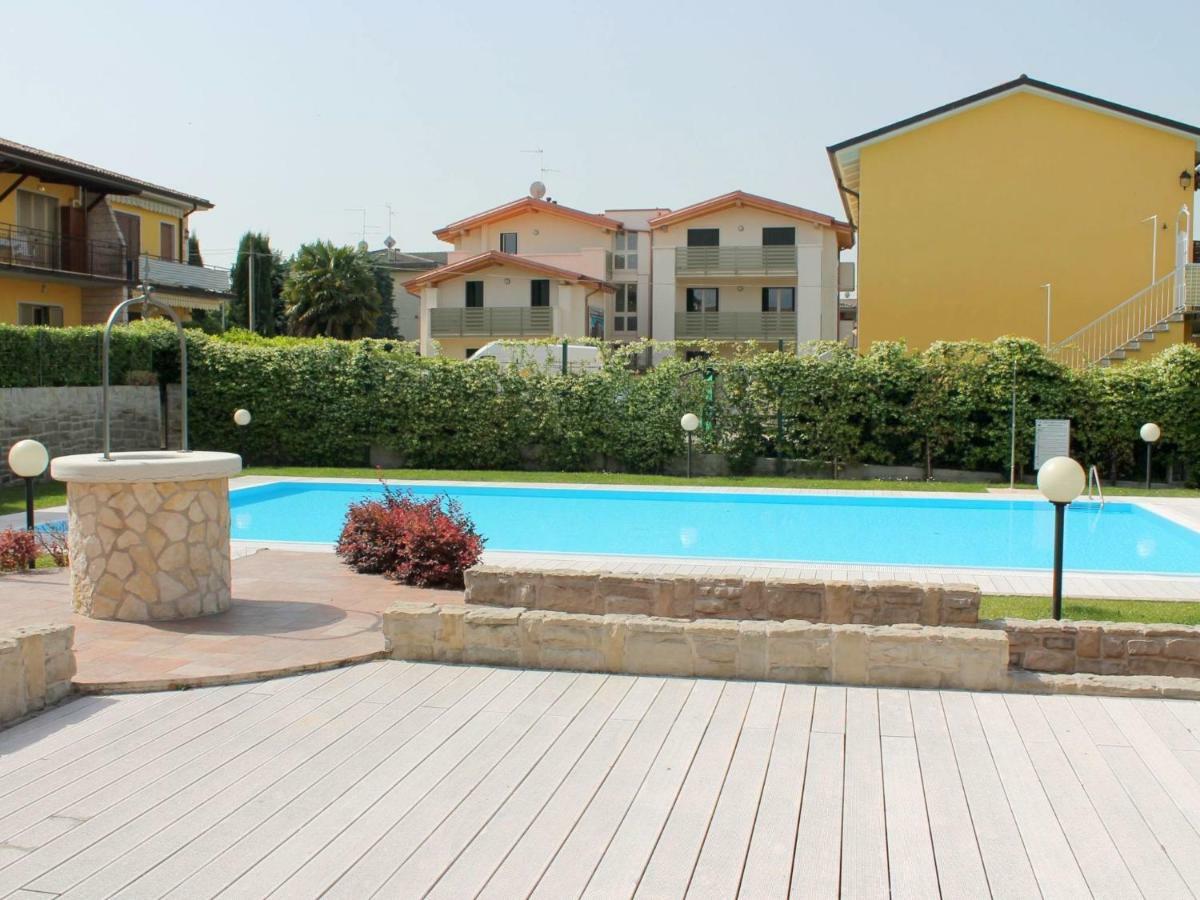 Small Residence Of Only 18 Apartments With Swimming Pool Lazise Eksteriør bilde