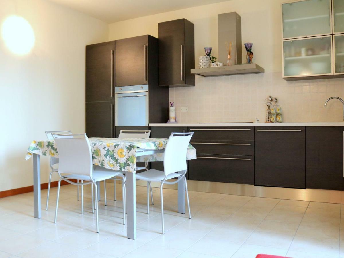 Small Residence Of Only 18 Apartments With Swimming Pool Lazise Eksteriør bilde